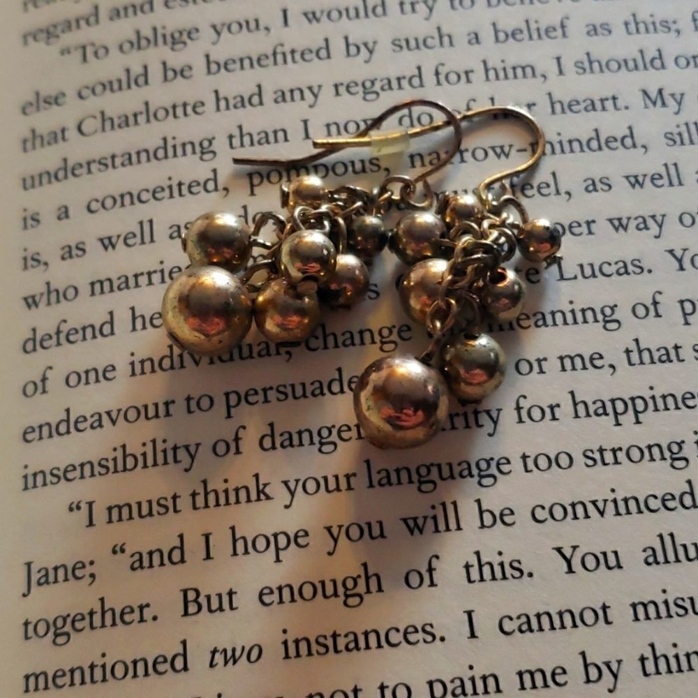 ‎Gold Earrings